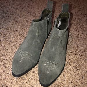 American Eagle booties